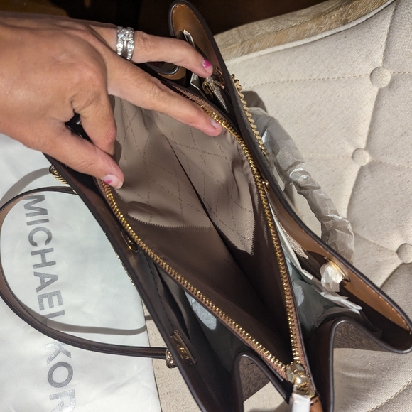 NWT Michael Kors Teagan Shoulder Bag - Picture 11 of 15